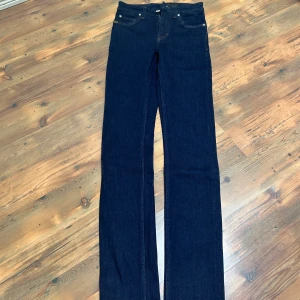 Tiger of sweden jeans  - Ett par tiger of sweden jeans i nyskick och aldrig använda. Inga defekter. Modell shelly och storlek 24/30. 