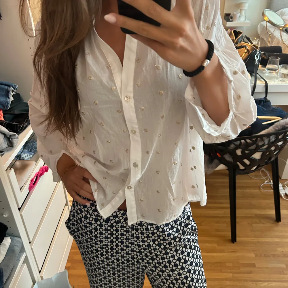 Blus från zara!! 💖💖 superfin har bara för många liknande . Blusar.