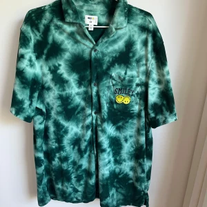 Skjorta  - T-shirt skjorta i tjockare material