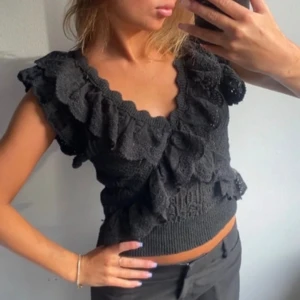 Sommar topp - Jötte söt topp går att klä upp och ner 💓 aldrig använd hyfsat ny, säljer då den inte kommer till användning  Skriv för fler bilder ❤️