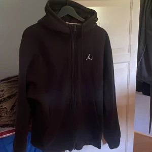 Hoodie  - Hoodie jag inte använder längre, i fint skick 