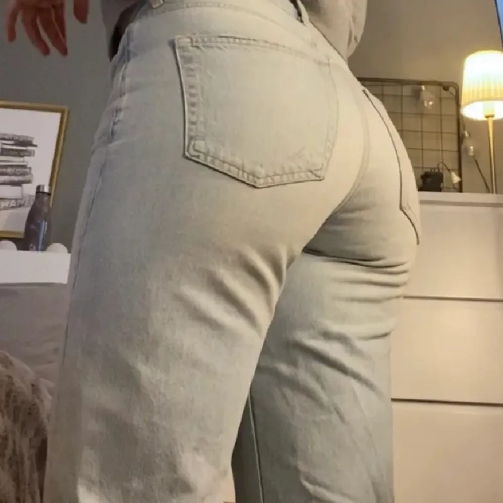 Hej! Säljer mina jeans från Gina som sitter helt perfekt!. Jeans & Byxor.