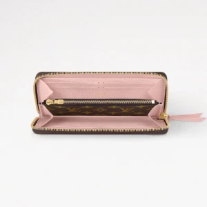 Louis Vuitton Clémence Wallet - Söt Louis Vuitton plånbok, aldrig använd💞 20 x 9 x 2 cm Köpt från Louis Vuittons hemsida! Har kvar original förpackningen med alla tillbehör, och självklart också kvitto och äkthetsbevis💓 Original pris: 5 850kr Hör gärna av er vid eventuella frågor😊🫶