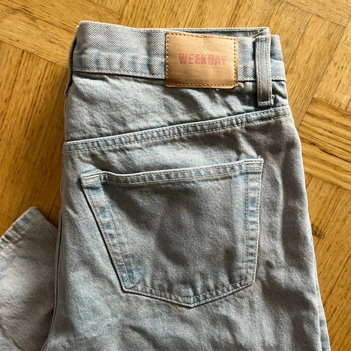 Weekday! 28/32 storlek  - 90