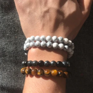 Pärl & läder armband  - Oanvända armband, fynda! Tar emot bud 