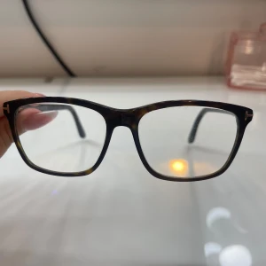 Tom Ford glasögon  - Tom Ford glasögon med styrka. Går att ändra glaset hos bland annat Synsam mm. 