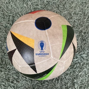 Em boll  - Lite smutsig 