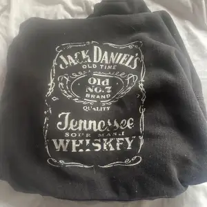 Jackdaniels hoodie, nyskick, snören saknas dock, 