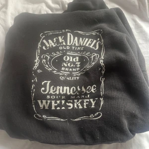 Hoodie - Jackdaniels hoodie, nyskick, snören saknas dock, 