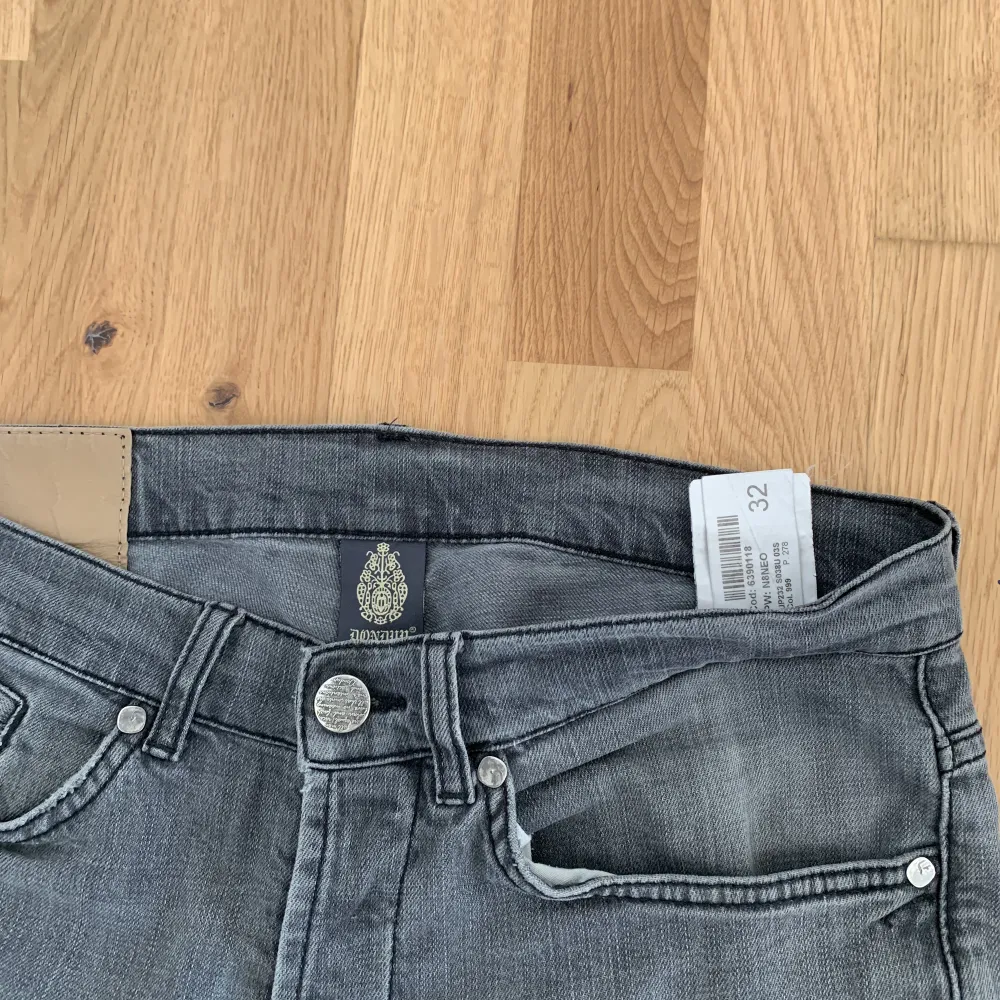 riktigt feta dondup jeans, storlek 32 i midjan, det är även en äldre model så de är lite mer sällsynta, dm ifall ni vill ha mer bilder!. Jeans & Byxor.