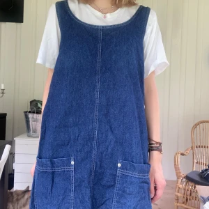 Jeansklänning  - En supergullig jeansklänning som är perfekt för sommaren! 💕