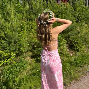 Denimklänning - Säljer denna denimklänning i maximodell från nakd. Nu vet jag inte när jag ska använda den, och därför säljer jag den💕