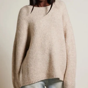 Beige stickad tröja  - helt oanvänd, köpt nyligen från bikbok. mjukt material