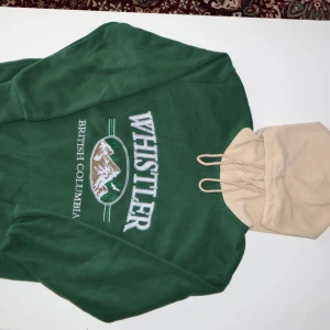 Streetwear Colorblock Letter Mountain Embroidery Polar Fleece Vintage Hoodie - Använd få gånger. Är som helt ny.