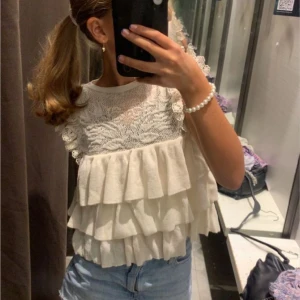 Blus - Verkligen såå fin topp/blus från Zara❤️❤️😍 knappt använd!