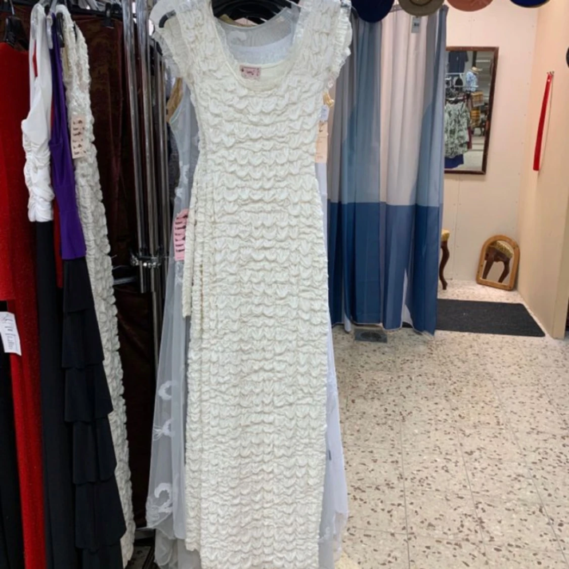 Vit figursydd klänning - 91