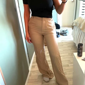H&M kostymbyxor - Aldrig använd