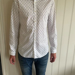 Skjorta Scotch & Soda casual slim stl L - Skjorta Scotch & Soda casual slim stl L Skick: 8/10