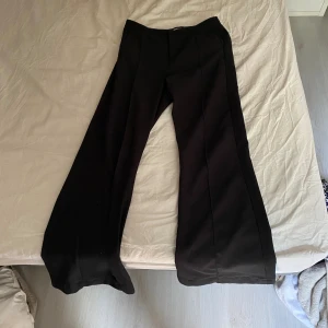 Kostymbyxor - från gina storlek S (uppsydda)