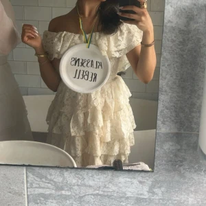 Klänning  - Använd endast på min student 😊 luktar ej student pris kan diskuteras 