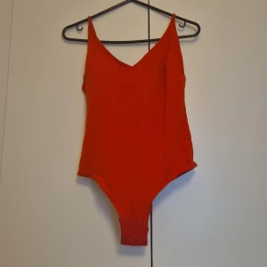 Röd baddräkt  - Köpt från H&M