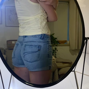 Jeansshorts dobber - Snygga jeansshorts från Dobber Jättebra skick! Storlek 28 i midjan