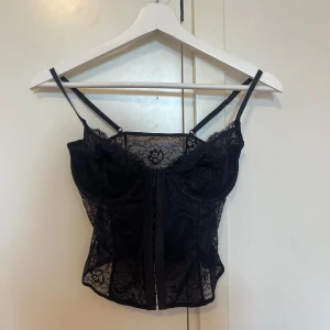 Spets korsett från nakd - Aldrig använd. Nyskick.