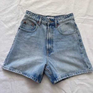 Shorts  - Ljusblåa shorts från zara 