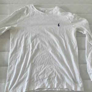 Ralph Lauren long t shirt - Långärmad T-shirt från Ralph Lauren i storlek XS. Bra skick!