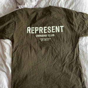 Represent - Represent tisha från deras hemsida sitter oversized Storlek L Knappt använd 