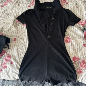 Jumpsuit - Svart Jumpsuit ifrån Shein strl xs passar S. Super fin helt ny.