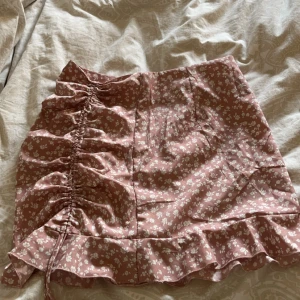 Kjolar - Helt nya kjolar från SHEIN  storlek s  Passar xs/s En för 40 Alla för 100