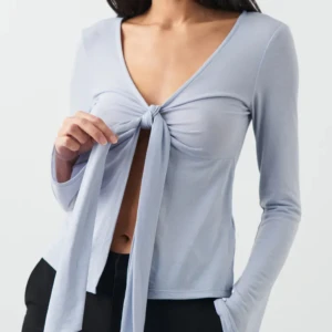 Gina tricot topp - Säljer denna topp då jag inte gillade färgen på mig. Vid frågor är det bara att höra av sig! Priset kan diskuteras.