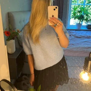 Stickad kortärmad tröja - Snygg blå stickad kortärmad tröja från zara!🩵