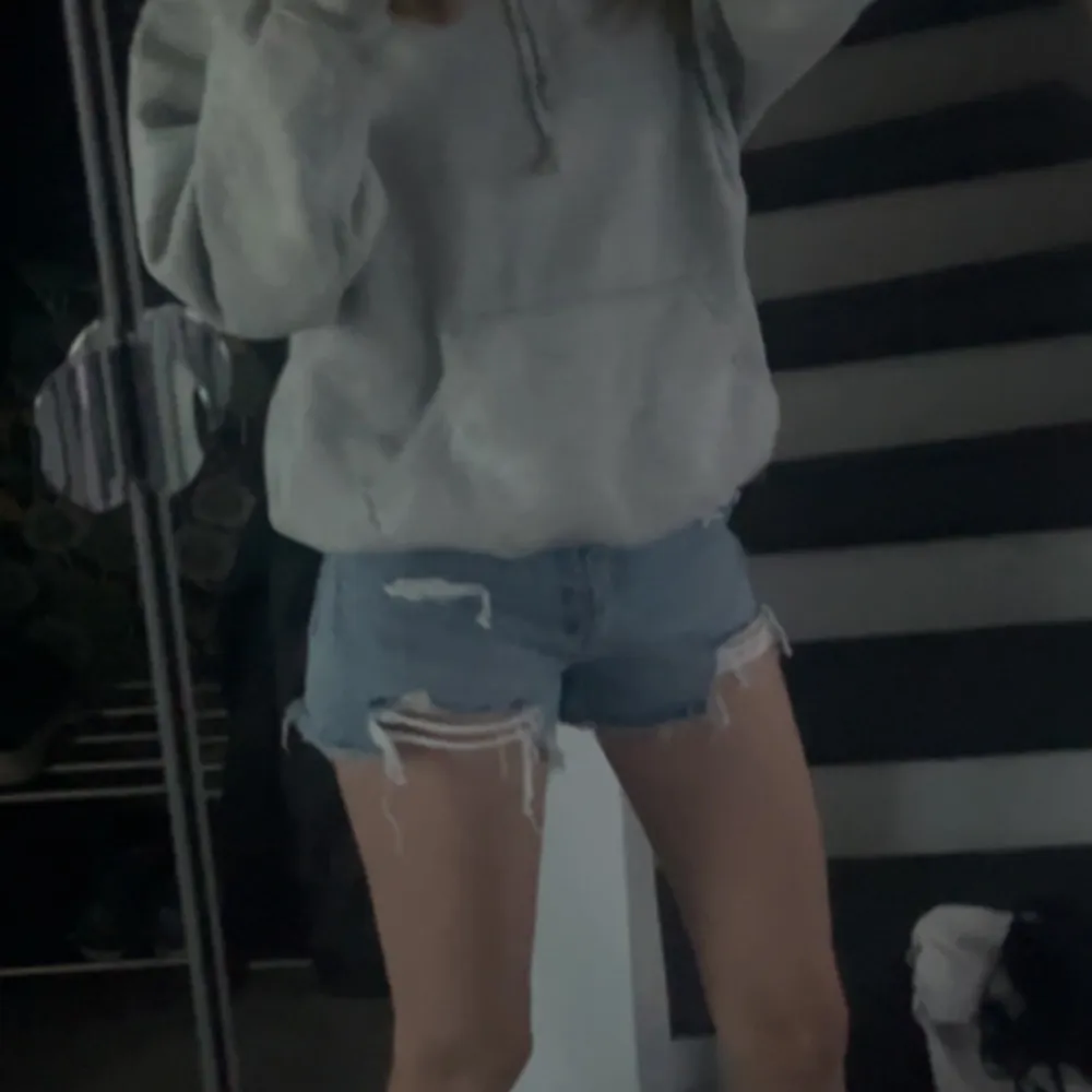 Jeansshorts från zara, använda två gånger Max . Shorts.