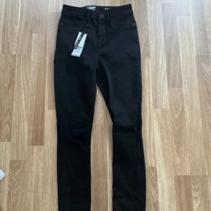 Skinny Jeans - Helt nya, dom är väldigt stretchiga och sköna men dom passade tyvärr inte 🫶🏼 Storlek 27/32
