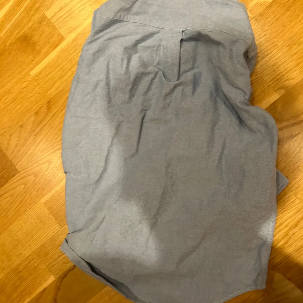 Säljer nu min polo skjorta storlek y12 då den är förliten inte använd mycket alls fick Den i vintras så har inte hunnit använda den . Skjortor.
