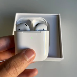 Hörlurar - Hörlurarna är som nya och snälla kontakta innan du köper för att få mer information. 