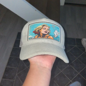 Revenite milfhunter keps - Grå milfhunter keps, släpps aldrig igen, väldigt limiterad! Pris går att diskutera!