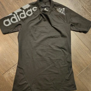 adidas tröja - en snygg adidas träningströja säljs för den har blivit för liten
