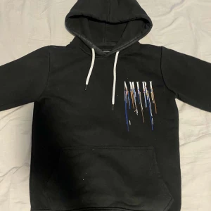 Amiri hoodie  - Skicket är bra, sitter perfekt för dig som har mellan s och m