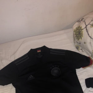 Fotbollströja - Tyskland landslagströja, Storlek XS köpt i Unisport