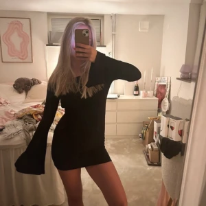 Klänning med öppen rygg - Sååå fin men använder ej 