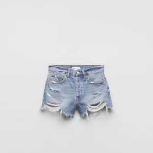 jeansshorts från zara - aldrig använda då de är för små för mig🥰 