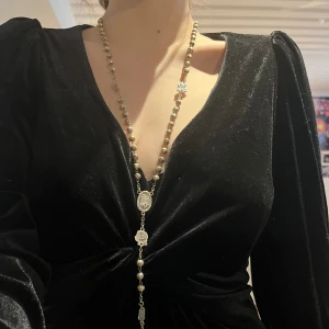 Svart klänning - Så vacker långklänning i svart sammet🔮🌙🐈‍⬛ nyskick!