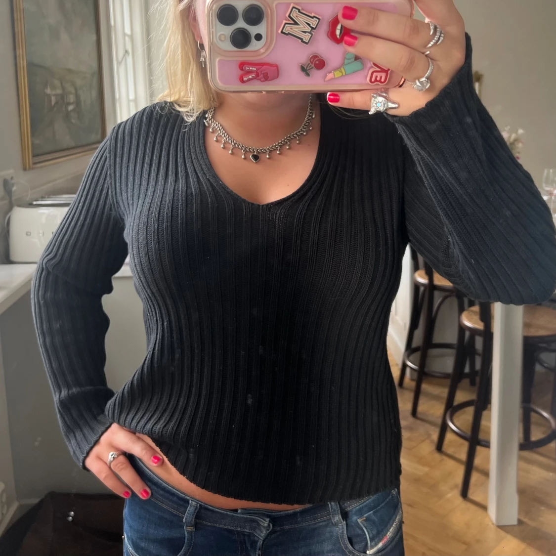 Svart stickad tröja