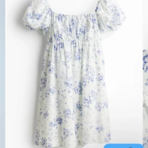 Hm klännonh - Intressekoll på denna slutsålda klänning från hm, helt ny med prislapp.