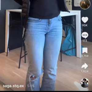 Jeans - Snygga, trendiga mid-waist jeans. 