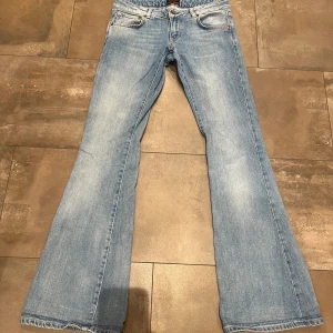 Crocker Jeans - As snygga lågmidjade jeans😍 Strl: W28 L36. Innebenslängd ca 84 cm midjemått 80cm😊 
