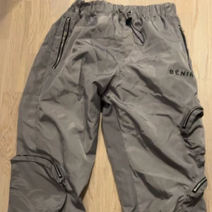 Benir cargo pants - Benir cargobyxor storlek m